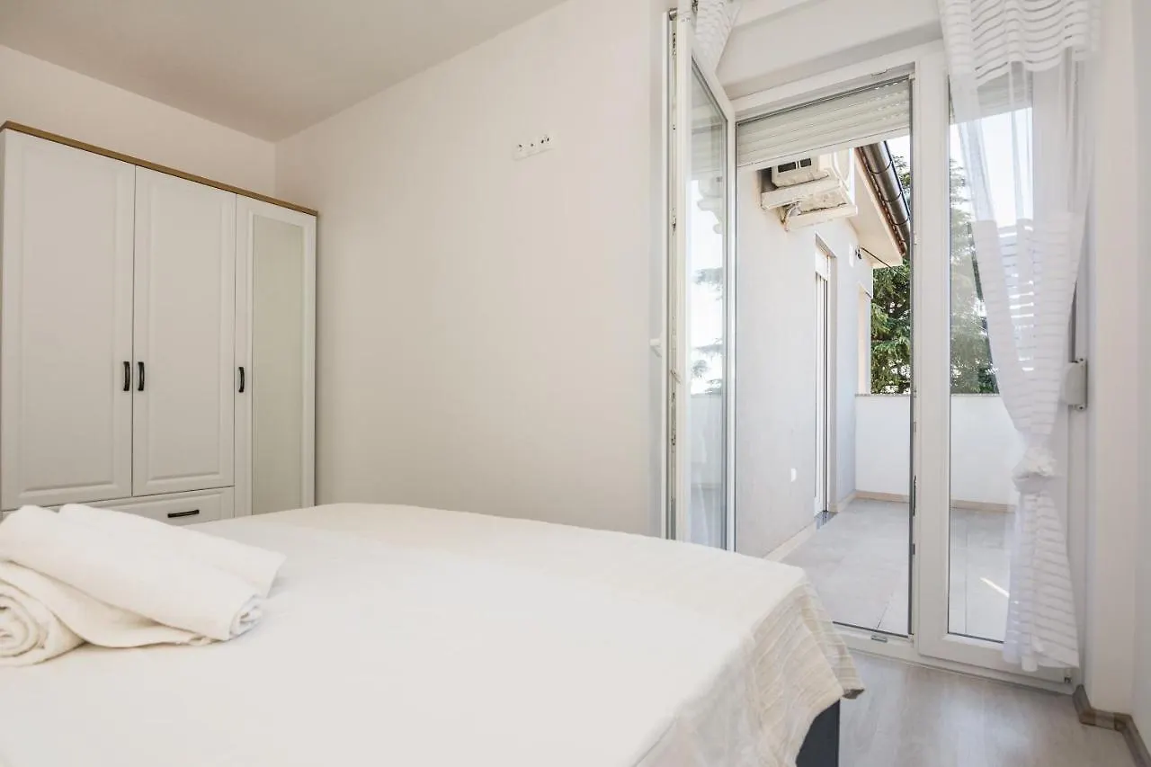Apartment Holiday Home Bakija Pakostane